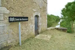canal-des-bourasses-angles-credit-photo-office-de-tourisme-destination-vendee-grand-littoral