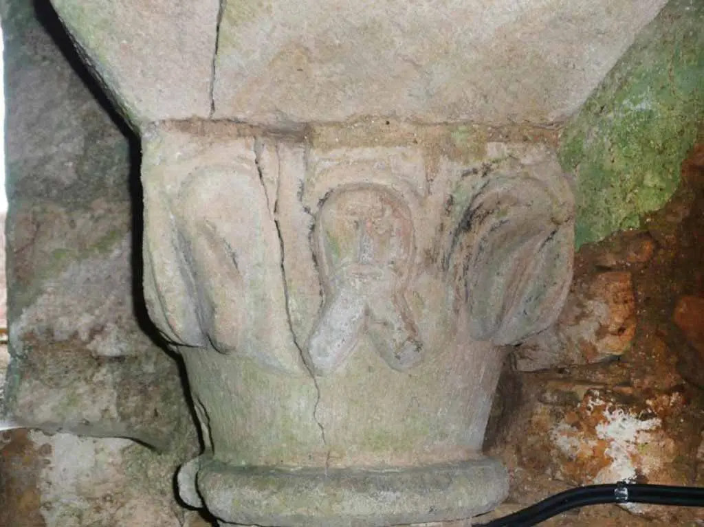 Sculptures dans la crypte de l'&eacute;glise de Curzon - &copy;Mairie de Curzon