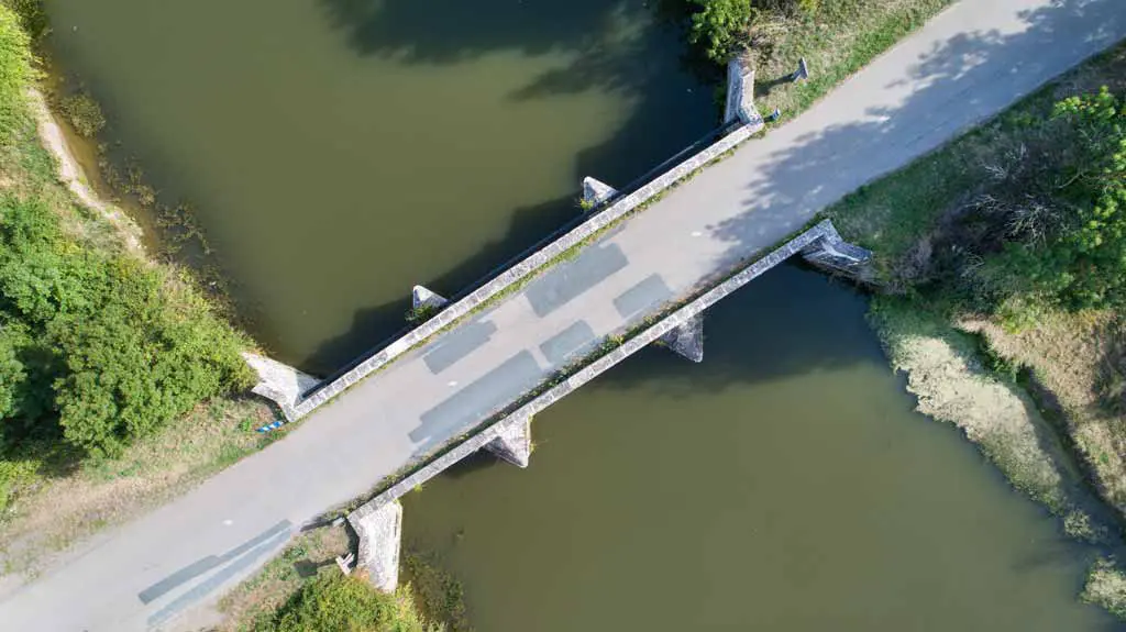 Le pont de la Claye vu du ciel &agrave; Curzon - &copy;Horizon Vertical