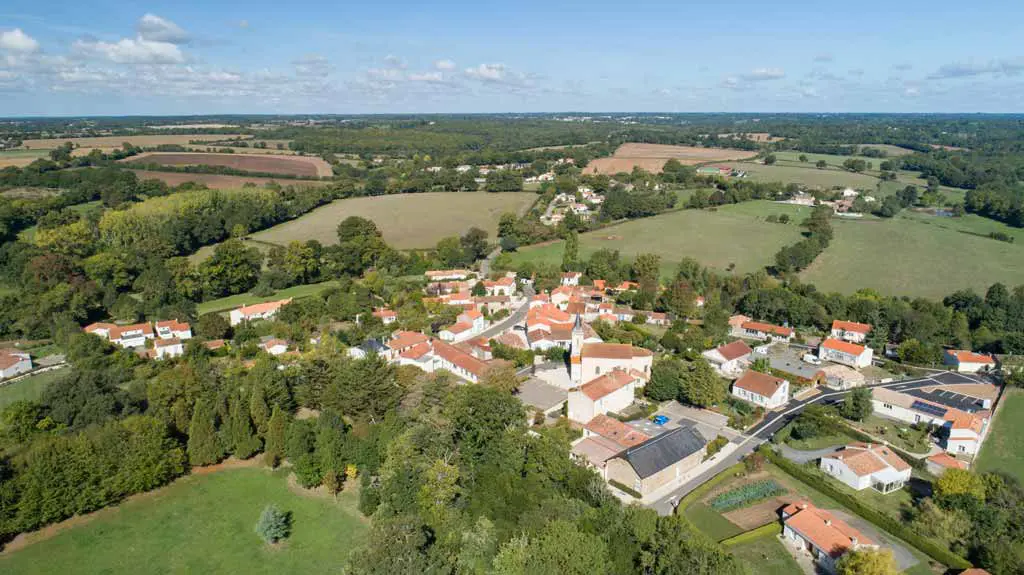 Centre ville du Givre - &copy;Horizon Vertical