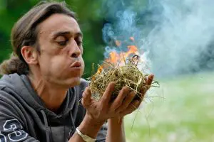 Saint-Hilaire-la-Foret, le Cairn, apprendre à faire du feu