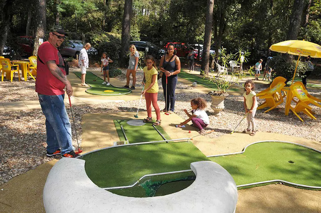 La B&eacute;li&egrave;re et son mini golf &agrave; Talmont Saint Hilaire