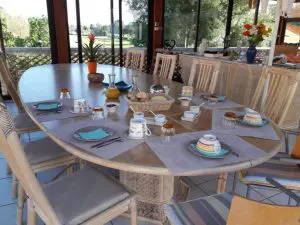 chambres-hotes-givre-patio-madone-petit-dejeuner