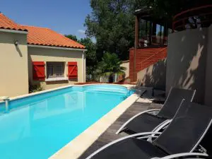 chambres-hotes-givre-patio-madone-piscine