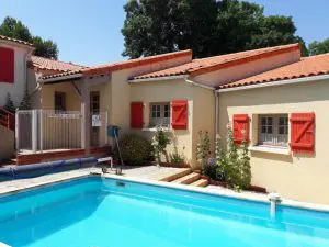 chambres-hotes-givre-patio-madone-piscine-securisee