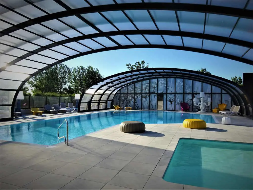 camping-angles-port-moricq-piscine-exterieure-chauffee