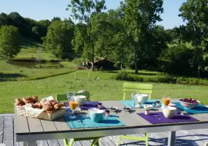 chambres-hotes-talmont-st-hilaire-kate-pause-petit-dejeuner-terrasse