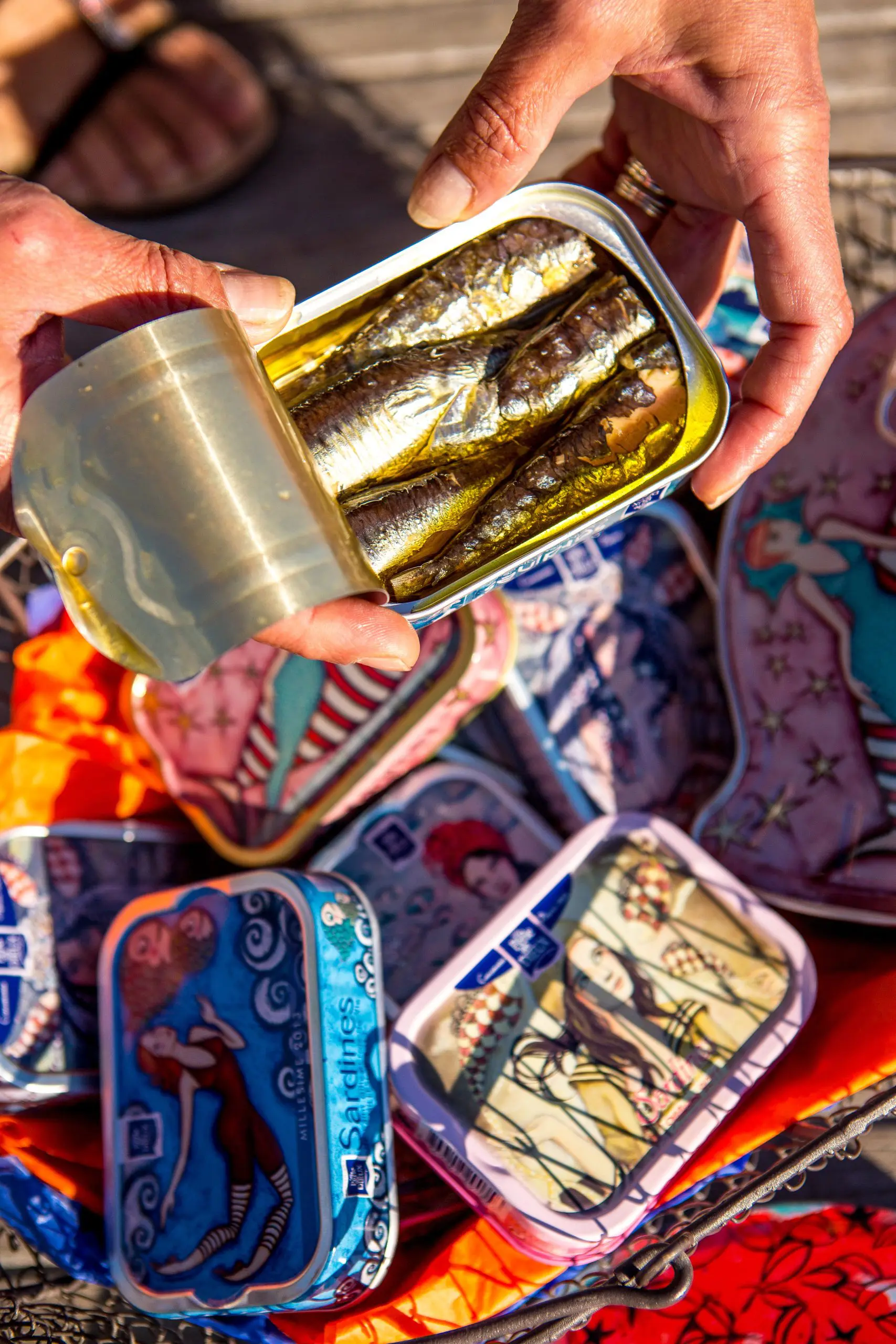 boites-sardines-la-perle-des-dieux-credit-photo-simon-bourcier