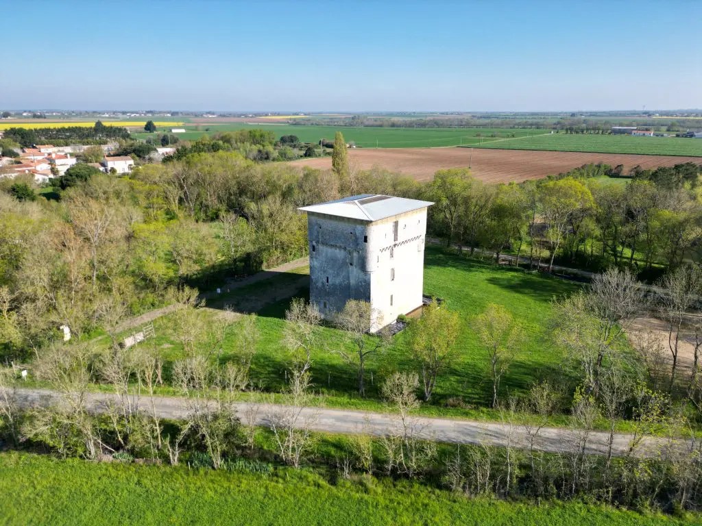 tour-de-moricq-angles-vue-du-ciel tour-de-moricq-angles-vue-du-ciel