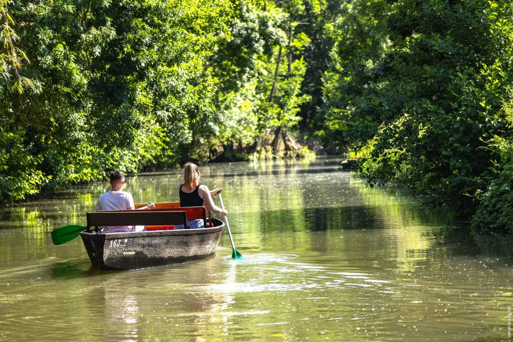 Balade_barque_marais_poitevin_le-mazeau-credit-photo-simon-bourcier