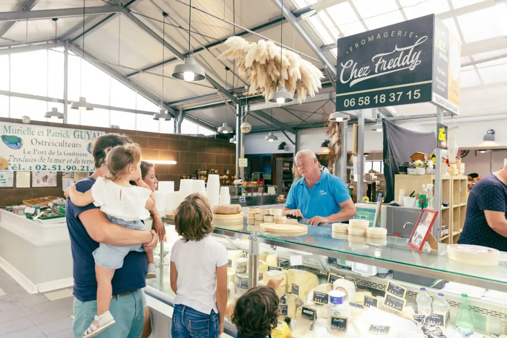 marche_talmont_fromages_famille_sbourcier marche_talmont_fromages_famille_sbourcier