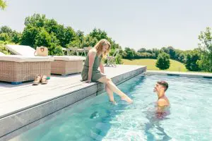 Piscinecouple_TalmontSaint-En-kate-dune-pause-sbourcier