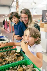 marche_talmont_huitres_enfant_sbourcier
