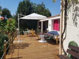 location-vacances-curzon-lagrais-terrasse-bois