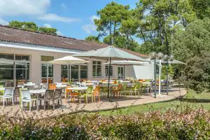 village-vacances-longeville-mer--azureva-restaurant-terrasse