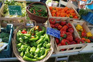 Légumes sur le marché d'Angles - Crédit Photo© Office de Tourisme Destination Vendée Grand Littoral