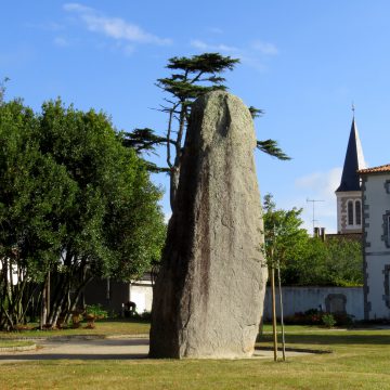 Le roi menhir à Avrillé - Crédit Photo© Office de Tourisme Destination Vendée Grand Littoral