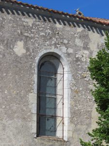 Lapin qui fume sur le toit de l'église de St Benoist sur Mer - Crédit Photo© Office de Tourisme Destination Vendée Grand Littoral