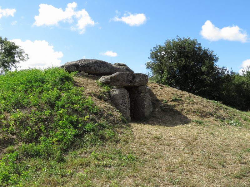 Dolmen de la Sulette à Saint Hilaire la forêt - Crédit Photo© Office de Tourisme Destination Vendée Grand Littoral