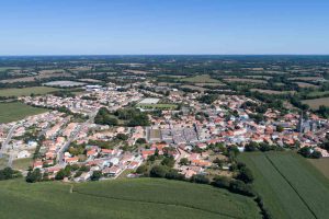 Bourg de Grosbreuil - ©Horizon Vertical