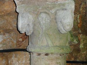 Sculptures dans la crypte de l'église de Curzon - ©Mairie de Curzon