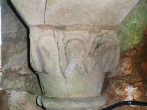 Sculptures dans la crypte de l'église de Curzon - ©Mairie de Curzon