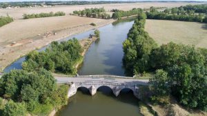 Le pont de la Claye et le Lay vu du ciel à Curzon - ©Horizon Vertical