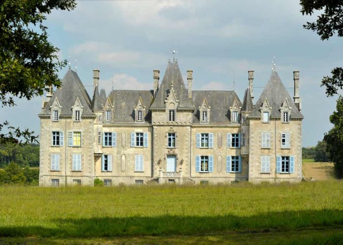 Chateau de la Benatonni&egrave;re &agrave; Grosbreuil est un b&acirc;timent priv&eacute; - &copy;Thomas Delonde