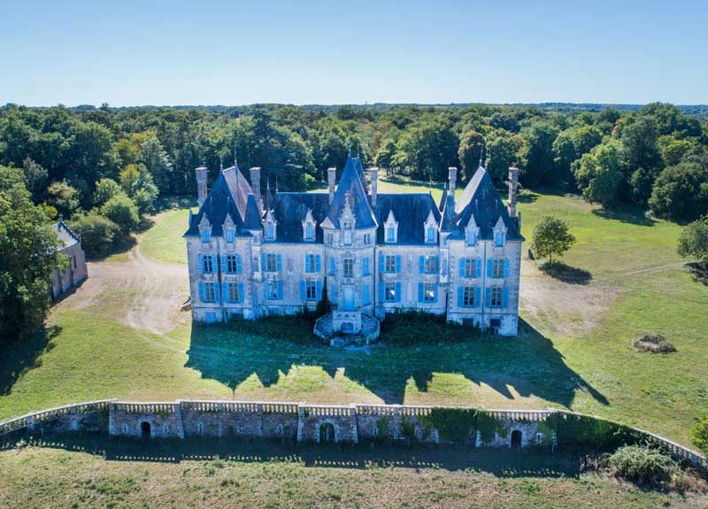 Chateau de la Benatonnière à Grosbreuil est un bâtiment privé - ©Horizon Vertical