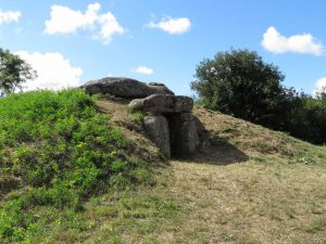 Dolmen de la Sulette Saint-Hilaire-la-Forêt