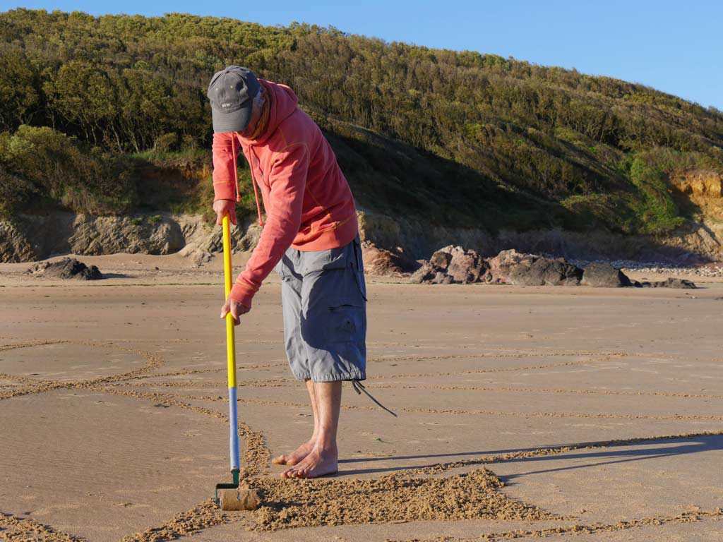 Michel Jobard : beach art, création de mandala