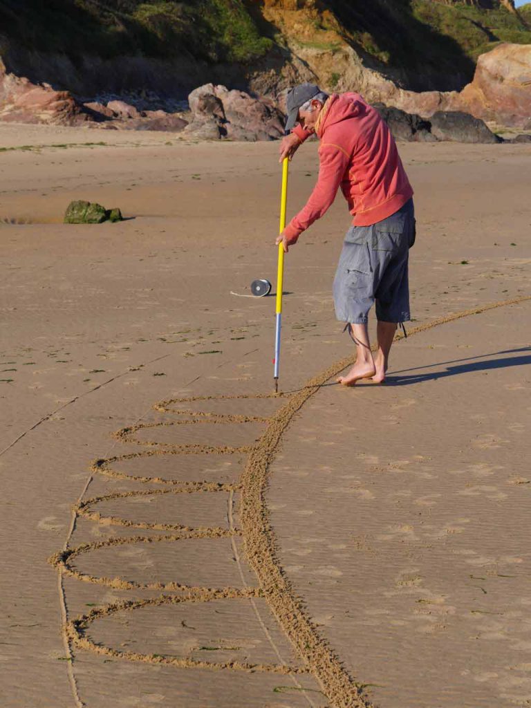 Michel Jobard : beach art, création de mandala