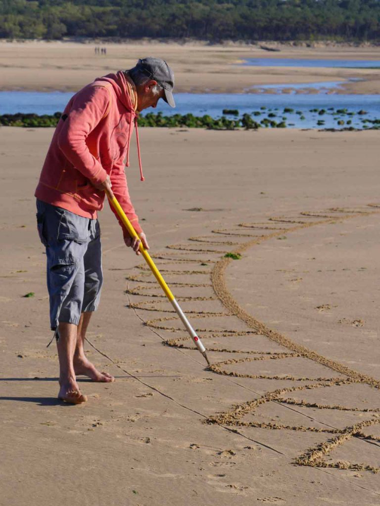 Michel Jobard : beach art, création de mandala