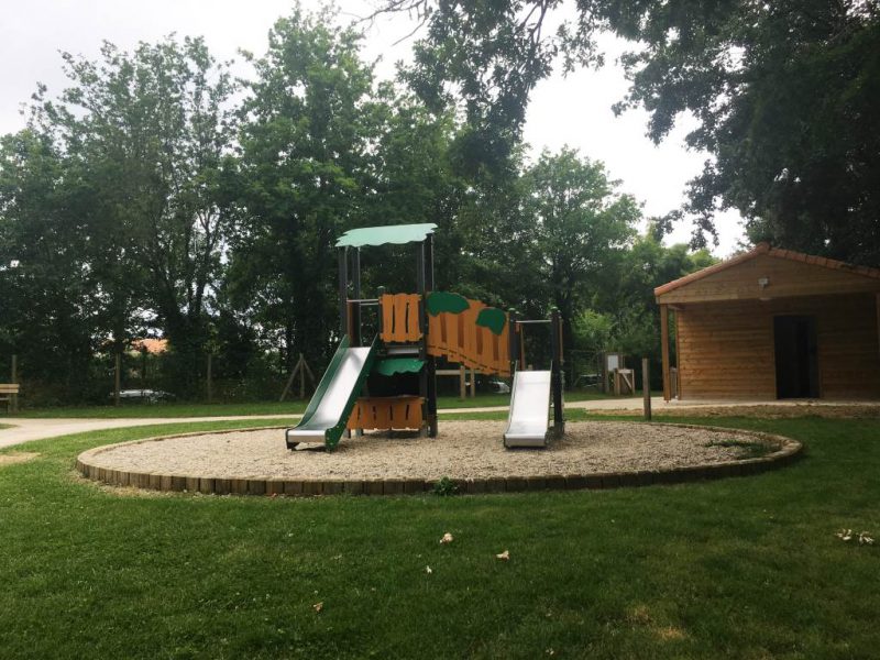 Aire de jeux toboggan Saint-Vincent-sur-Graon