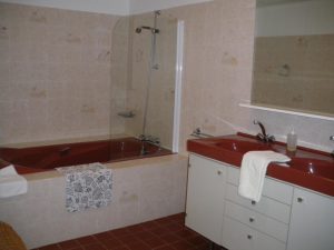 Chambres d'hôtes Le Givre avec patio madone et baignoire