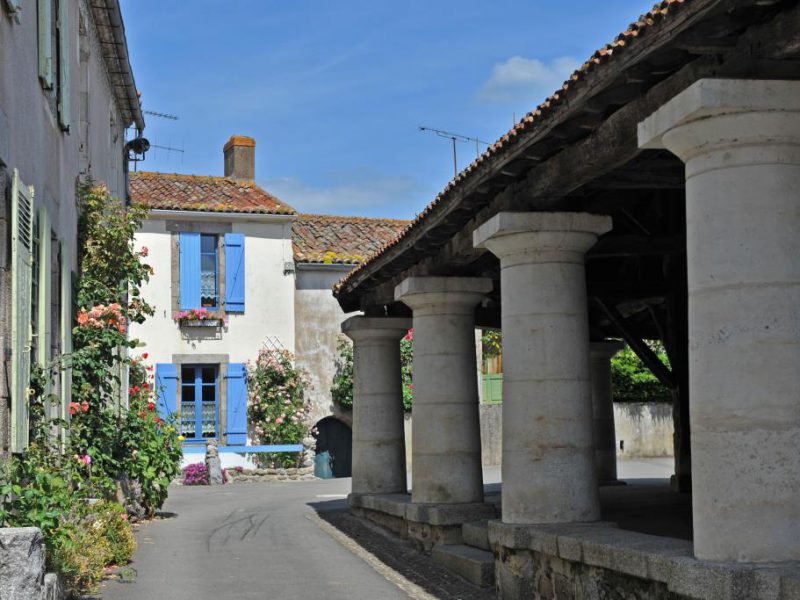 Les Halles de Moutiers les Mauxfaits Les Halles de Moutiers les Mauxfaits