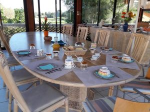 chambres-hotes-givre-patio-madone-petit-dejeuner