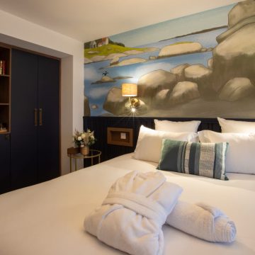 hotel-domaine-les-clayeres-guittiere-chambre-lit-double hotel-domaine-les-clayeres-guittiere-chambre-lit-double