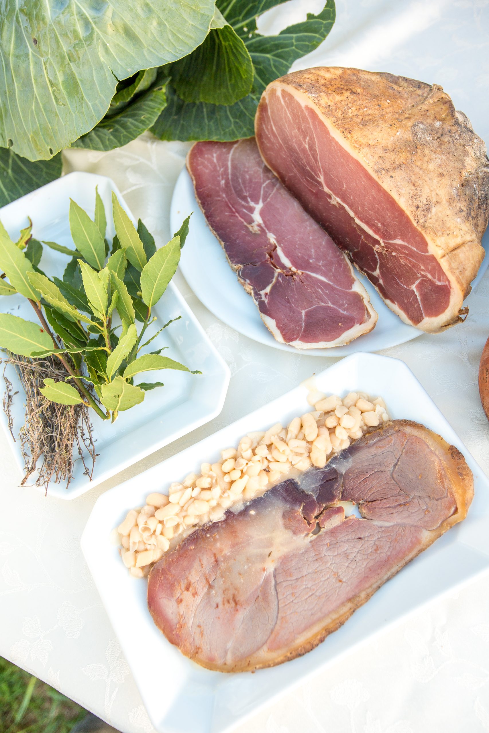 jambon-de-vendee-ferme-auberge-moulin-migne-credit-photo-simon-bourcier